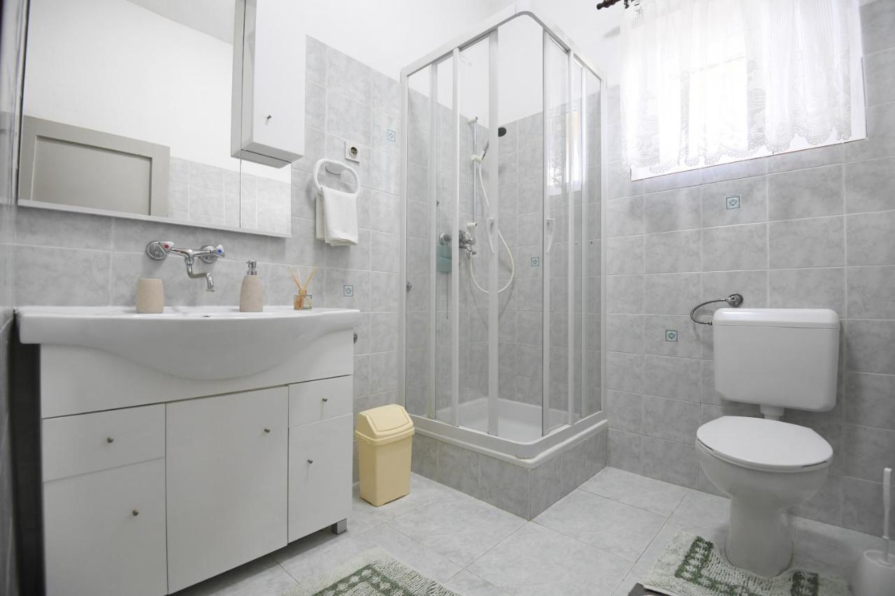 Apartmani Erna Pašman Exterior foto