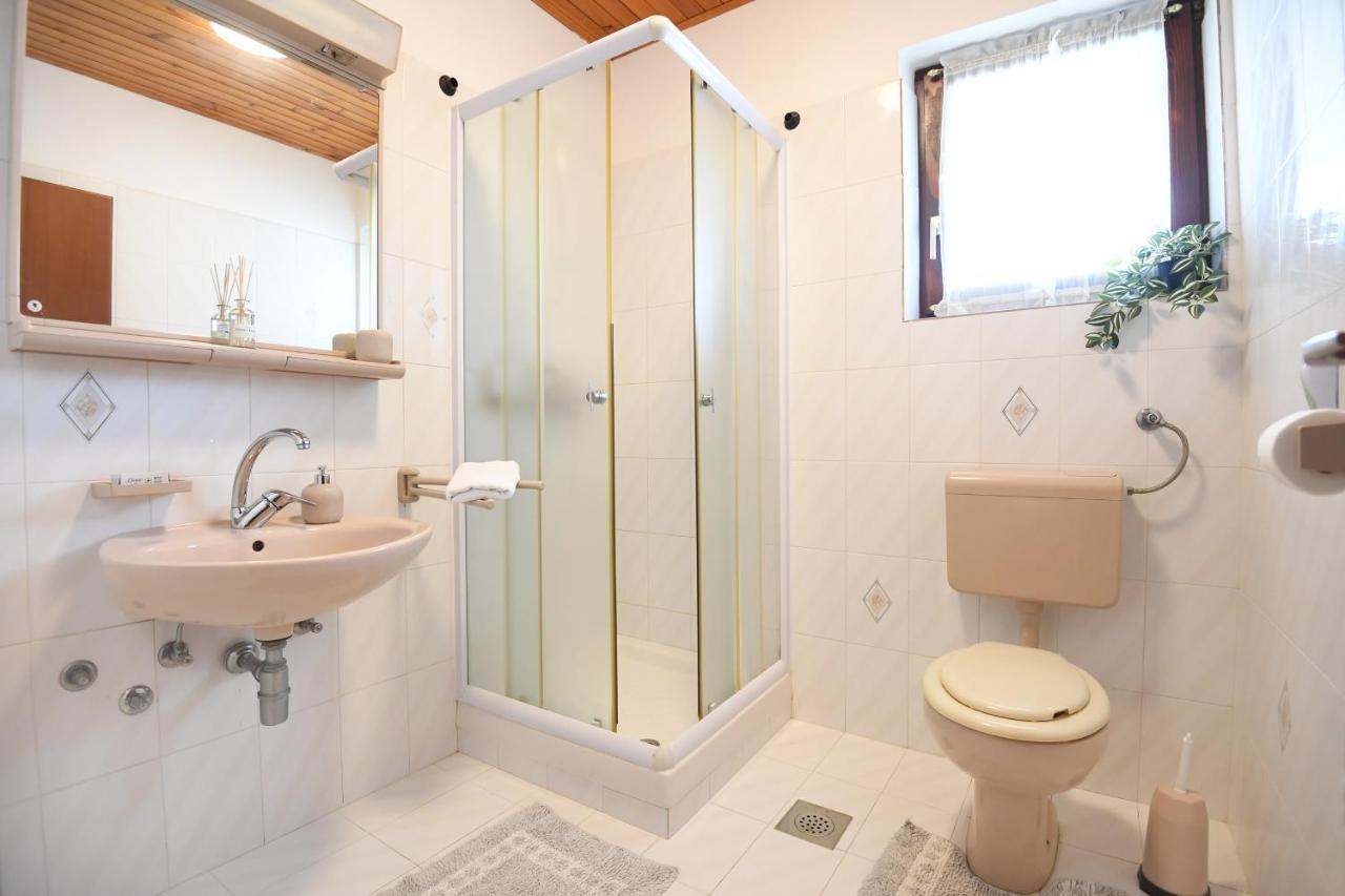 Apartmani Erna Pašman Exterior foto
