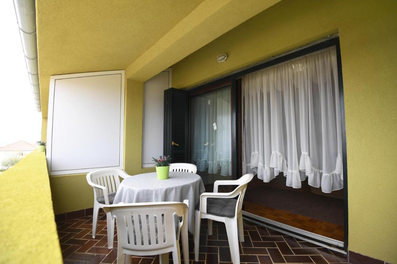 Apartmani Erna Pašman Exterior foto